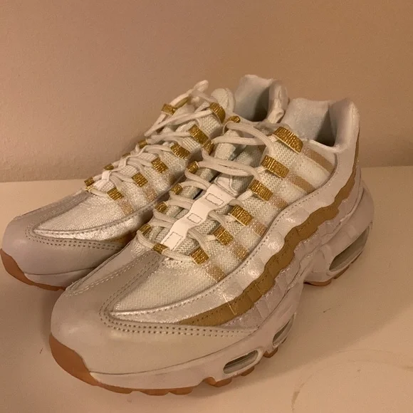 ✨**LAST CHANCE** Women’s Desert Sand/Gold Nike Air Max 95 size 8.5 ✨ - Picture 5 of 9
